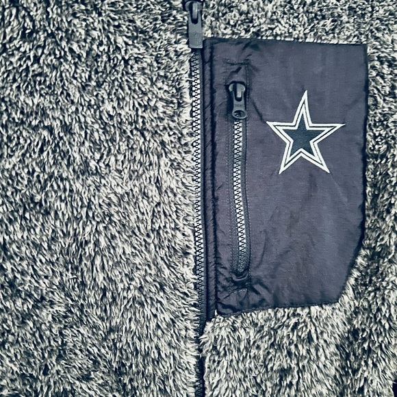 Dallas Cowboys Fill Zip. - Picture 3 of 4